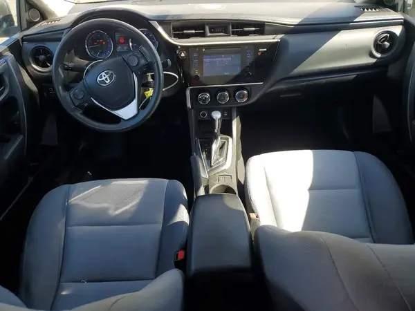 5YFBURHE8HP673587 2017 TOYOTA COROLLA - Image 8