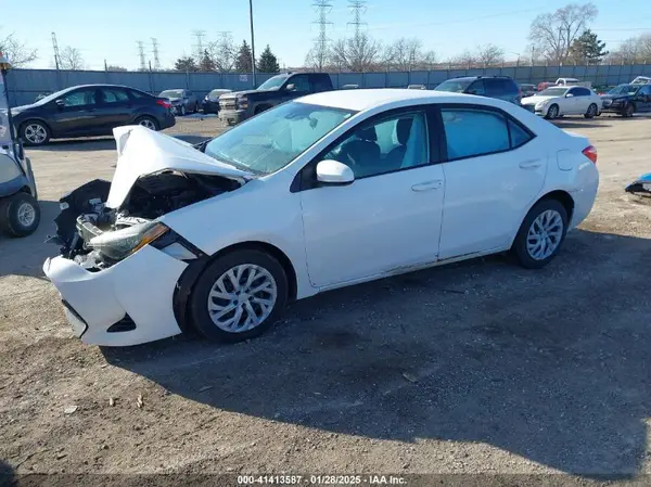 5YFBURHE8HP673752 2017 TOYOTA COROLLA - Image 2