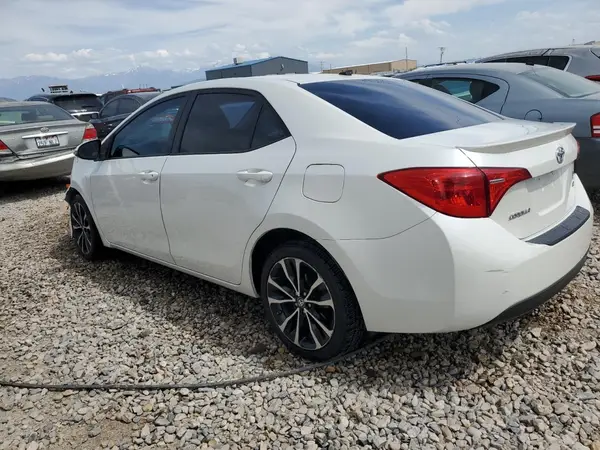 5YFBURHE8HP674383 2017 TOYOTA COROLLA - Image 2