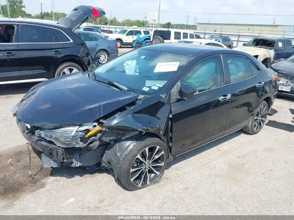 5YFBURHE8HP679163 2017 TOYOTA COROLLA - Image 2