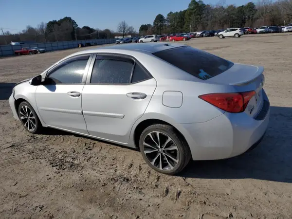 5YFBURHE8HP681818 2017 TOYOTA COROLLA - Image 2