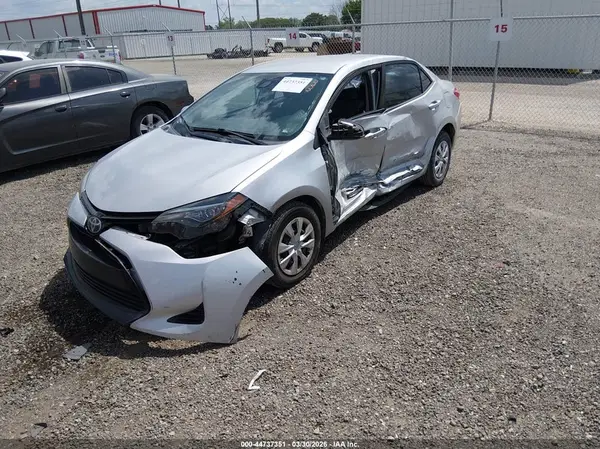 5YFBURHE8HP682192 2017 TOYOTA COROLLA - Image 2