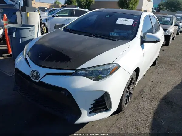 5YFBURHE8HP684637 2017 TOYOTA COROLLA - Image 2