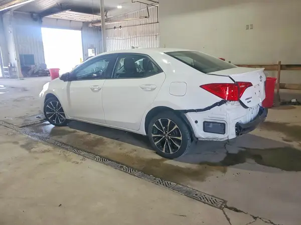 5YFBURHE8HP688851 2017 TOYOTA COROLLA - Image 2