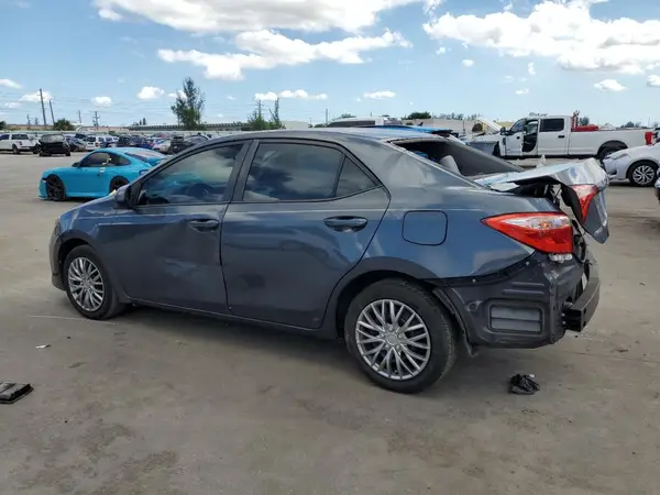 5YFBURHE8HP689093 2017 TOYOTA COROLLA - Image 2