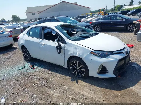 5YFBURHE8HP689577 2017 TOYOTA COROLLA - Image 1