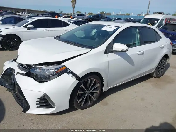 5YFBURHE8HP694570 2017 TOYOTA COROLLA - Image 2