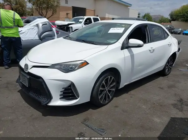 5YFBURHE8HP696058 2017 TOYOTA COROLLA - Image 2