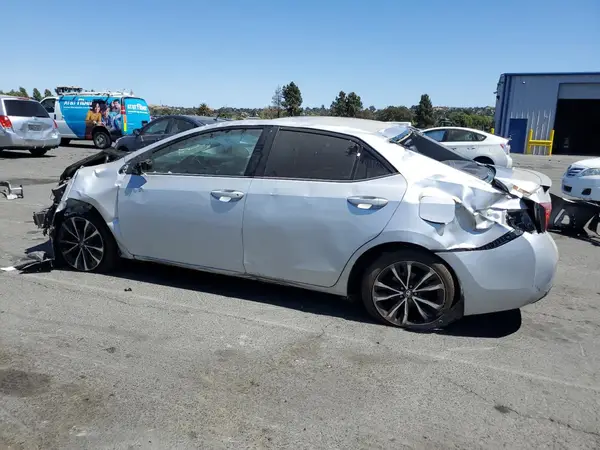 5YFBURHE8HP696822 2017 TOYOTA COROLLA - Image 2