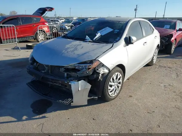 5YFBURHE8HP697632 2017 TOYOTA COROLLA - Image 2