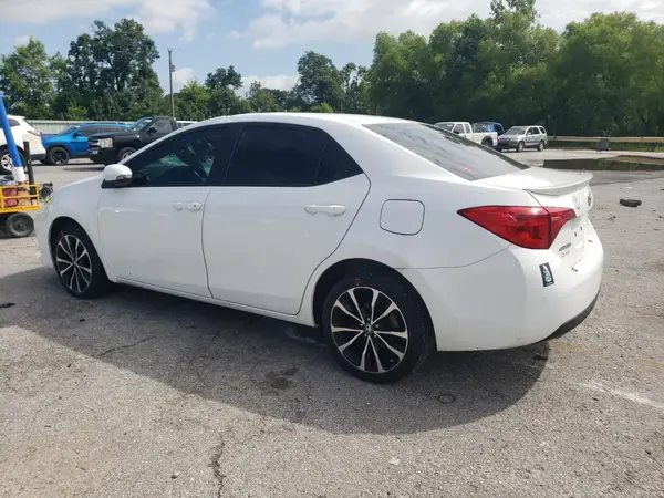 5YFBURHE8HP697758 2017 TOYOTA COROLLA - Image 2