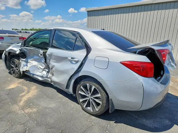 5YFBURHE8HP699199 2017 TOYOTA COROLLA - Image 2