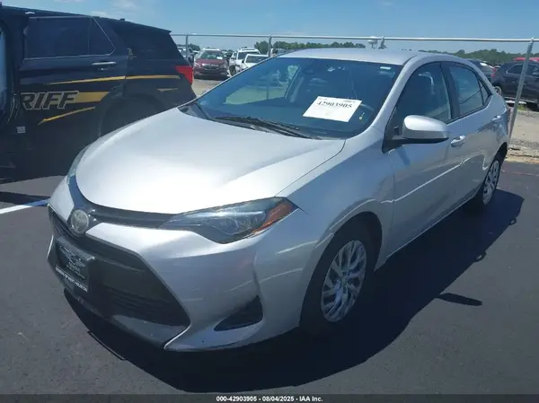 5YFBURHE8HP700299 2017 TOYOTA COROLLA - Image 2
