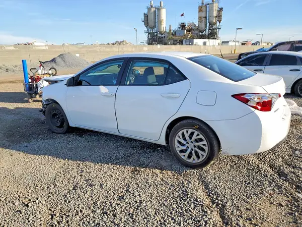 5YFBURHE8HP700870 2017 TOYOTA COROLLA - Image 2