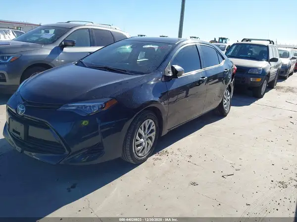 5YFBURHE8HP701100 2017 TOYOTA COROLLA - Image 2