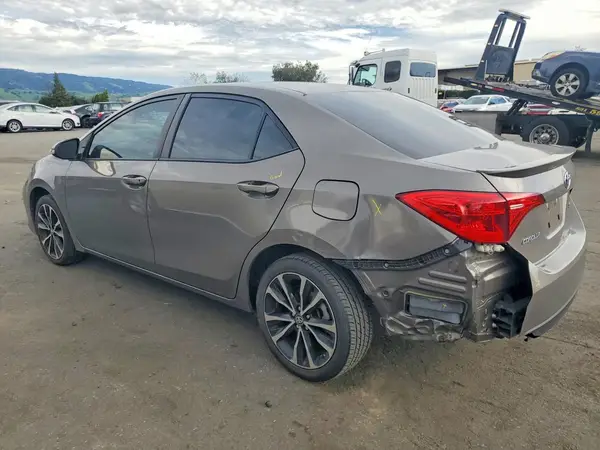 5YFBURHE8HP706779 2017 TOYOTA COROLLA - Image 2