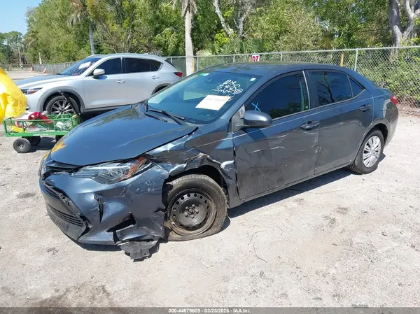 5YFBURHE8HP707155 2017 TOYOTA COROLLA - Image 2