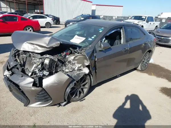 5YFBURHE8HP709021 2017 TOYOTA COROLLA - Image 2