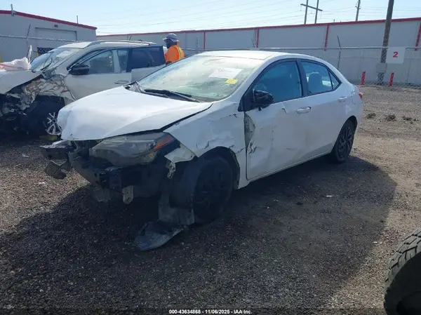 5YFBURHE8HP711531 2017 TOYOTA COROLLA - Image 2