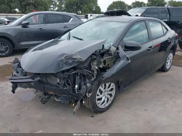 5YFBURHE8HP711643 2017 TOYOTA COROLLA - Image 2