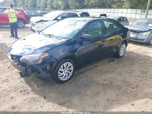 5YFBURHE8HP711996 2017 TOYOTA COROLLA - Image 2