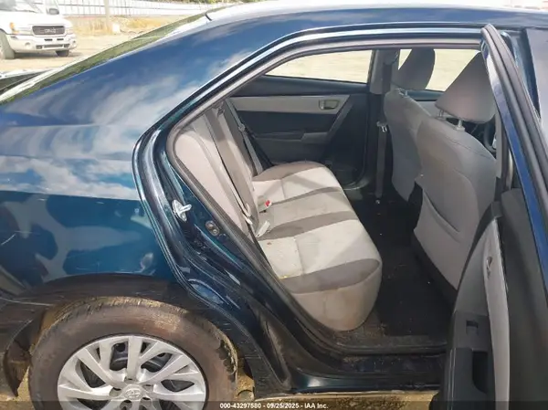 5YFBURHE8HP711996 2017 TOYOTA COROLLA - Image 8
