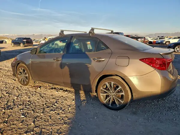 5YFBURHE8HP713036 2017 TOYOTA COROLLA - Image 2