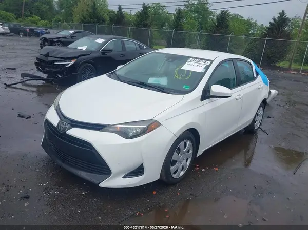 5YFBURHE8HP713568 2017 TOYOTA COROLLA - Image 2
