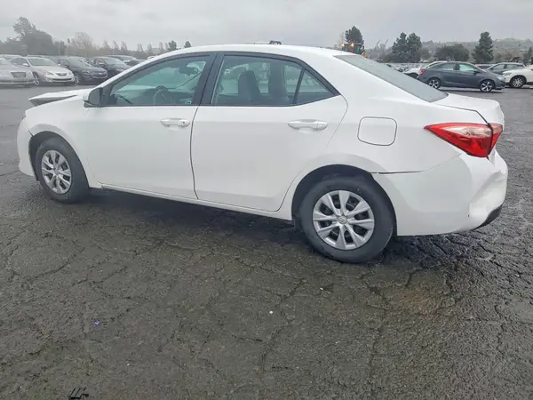 5YFBURHE8HP715319 2017 TOYOTA COROLLA - Image 2