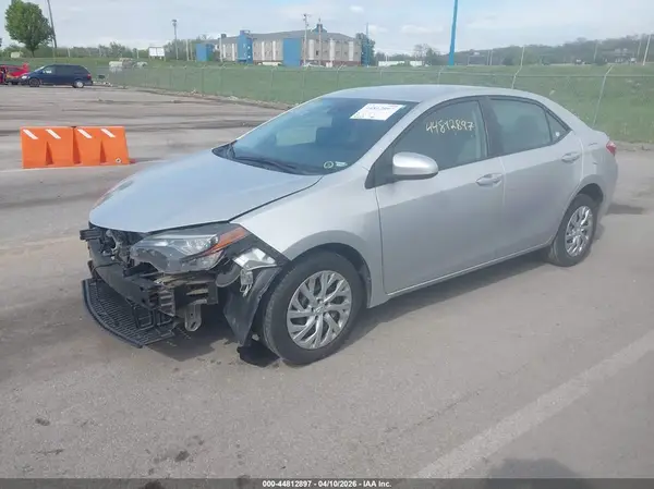 5YFBURHE8HP717152 2017 TOYOTA COROLLA - Image 2