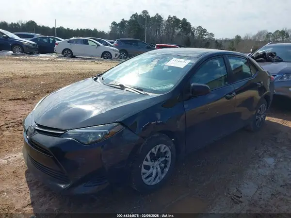 5YFBURHE8HP717331 2017 TOYOTA COROLLA - Image 2