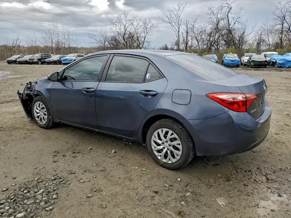 5YFBURHE8HP717345 2017 TOYOTA COROLLA - Image 2