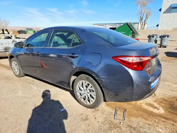 5YFBURHE8HP717667 2017 TOYOTA COROLLA - Image 2