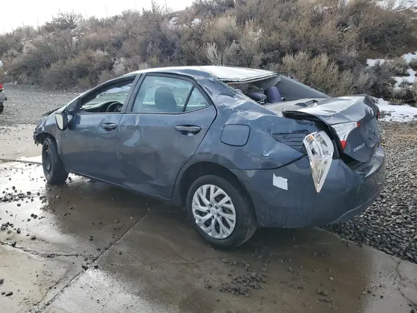 5YFBURHE8HP720018 2017 TOYOTA COROLLA - Image 2