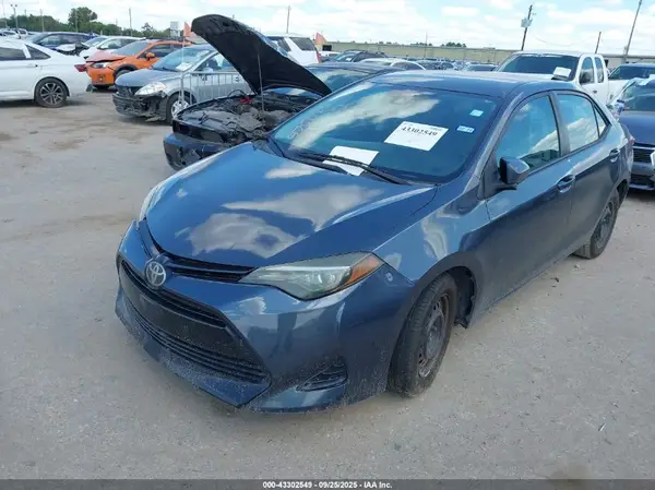 5YFBURHE8HP720326 2017 TOYOTA COROLLA - Image 2