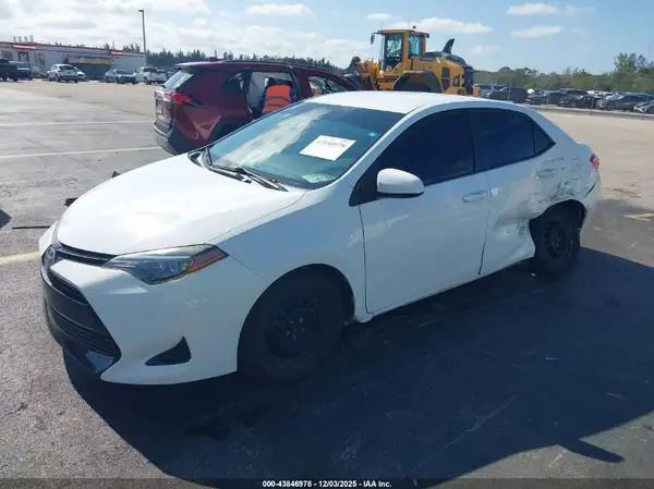 5YFBURHE8HP722609 2017 TOYOTA COROLLA - Image 2