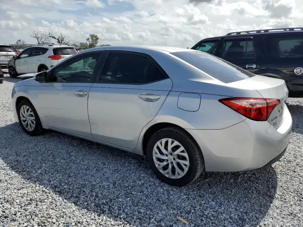 5YFBURHE8HP729205 2017 TOYOTA COROLLA - Image 2