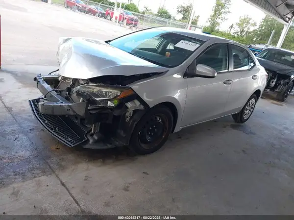 5YFBURHE8HP734842 2017 TOYOTA COROLLA - Image 2