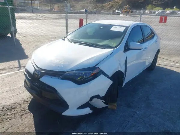 5YFBURHE8HP735697 2017 TOYOTA COROLLA - Image 2