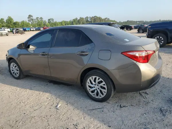 5YFBURHE8JP737942 2018 TOYOTA COROLLA - Image 2