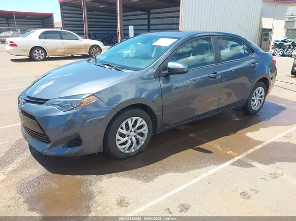 5YFBURHE8JP738377 2018 TOYOTA COROLLA - Image 2