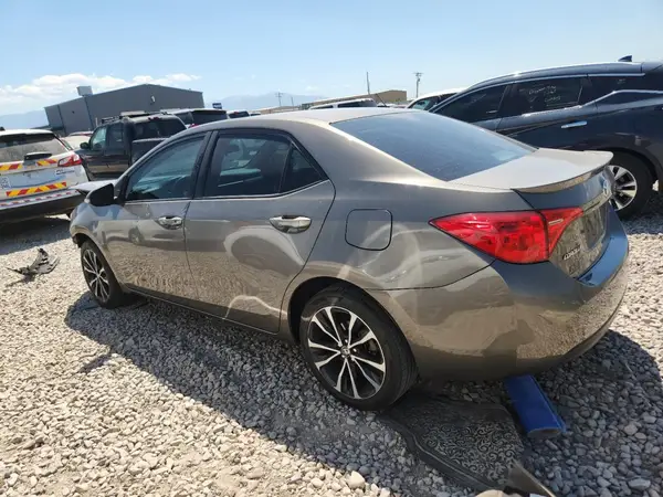 5YFBURHE8JP739223 2018 TOYOTA COROLLA - Image 2