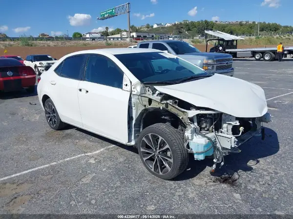 5YFBURHE8JP740484 2018 TOYOTA COROLLA - Image 1