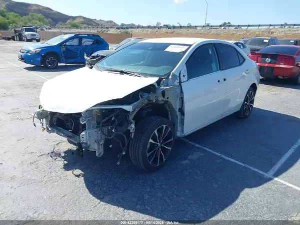 5YFBURHE8JP740484 2018 TOYOTA COROLLA - Image 2