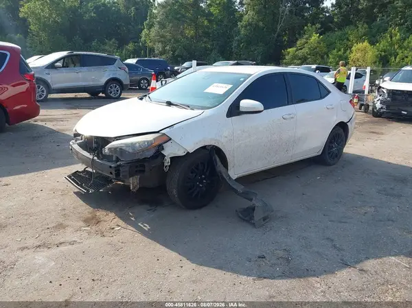 5YFBURHE8JP741392 2018 TOYOTA COROLLA - Image 2