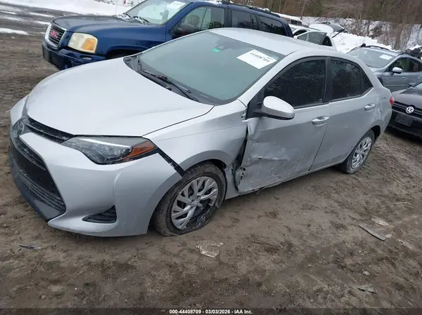 5YFBURHE8JP741408 2018 TOYOTA COROLLA - Image 2