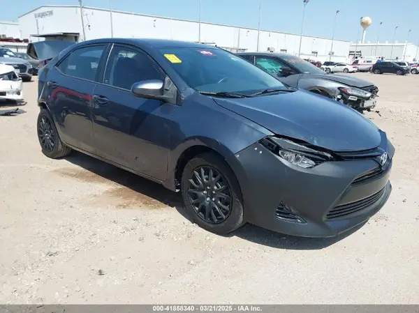 5YFBURHE8JP742400 2018 TOYOTA COROLLA - Image 1