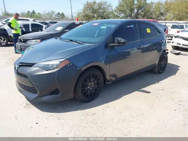 5YFBURHE8JP742400 2018 TOYOTA COROLLA - Image 2