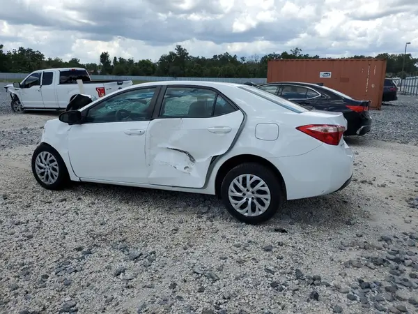 5YFBURHE8JP743112 2018 TOYOTA COROLLA - Image 2