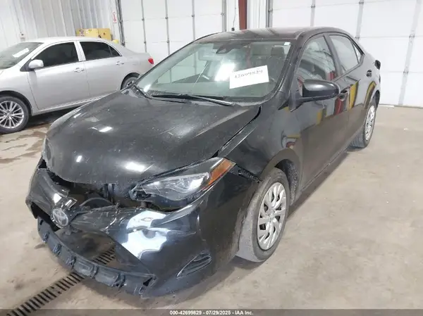 5YFBURHE8JP743384 2018 TOYOTA COROLLA - Image 2